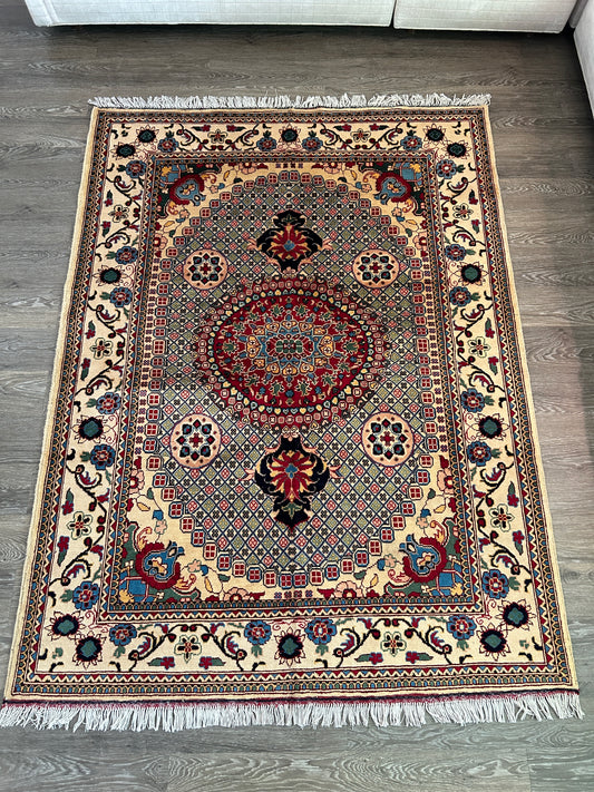 Hand Knotted Wool Rug 5 x 7